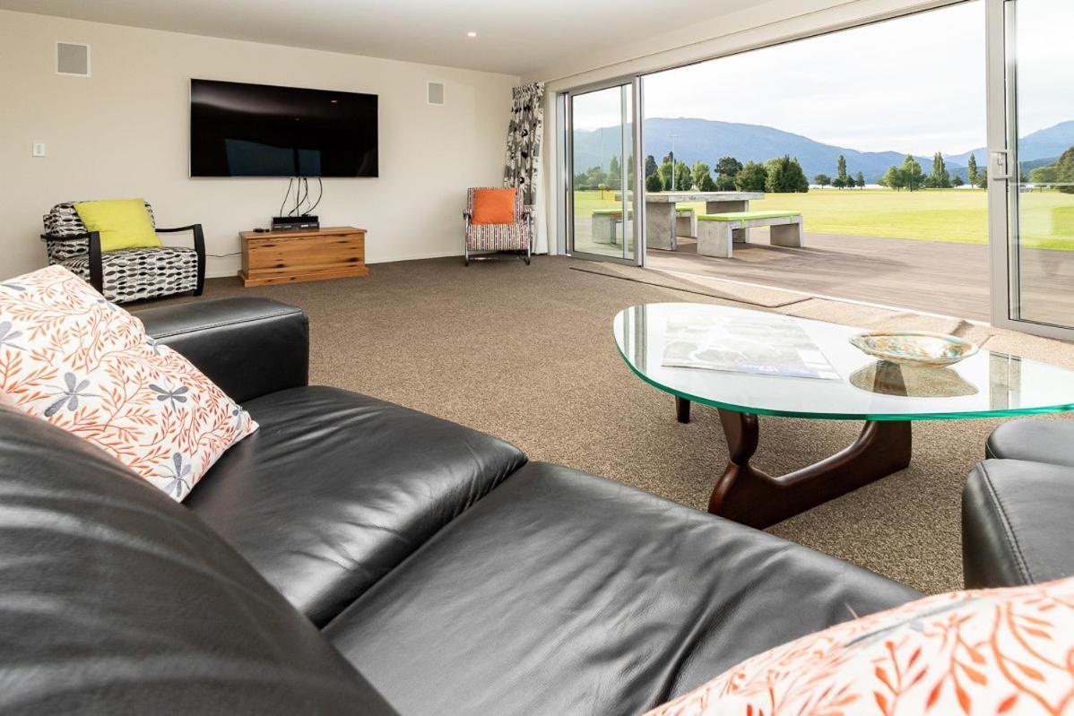 Poppa Pete'S - Te Anau Holiday Home Exterior photo